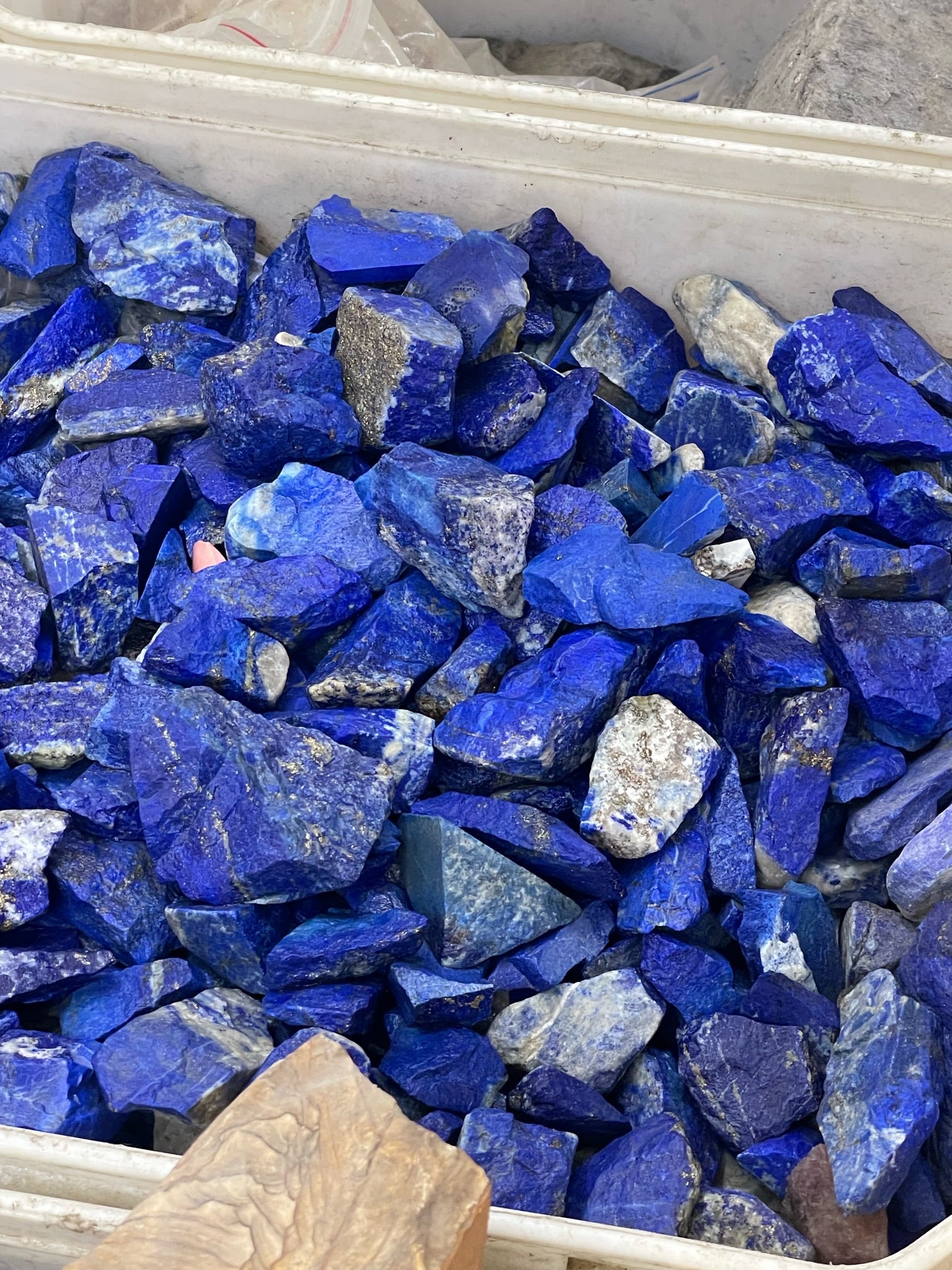 Pierre fine naturelle de lapis-lazuli, bijoux Orphée en pierres fines et plaqué or