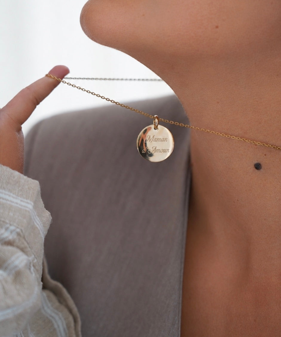 médaille gravée Maman d'Amour cadeau maman avec main bébé 