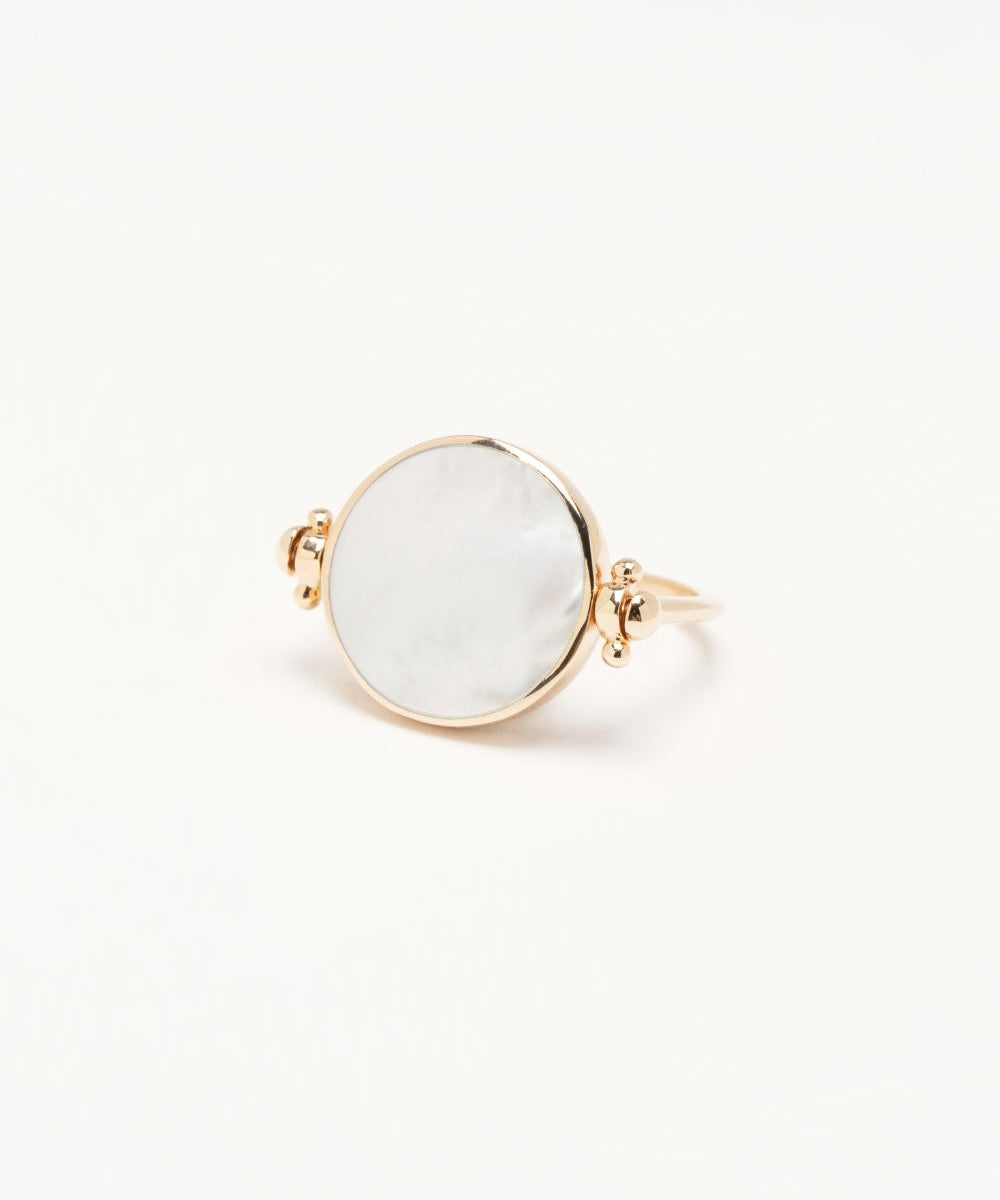 Orphée bijoux Bague de forme ronde en nacre blanche et en plaqué or 3 microns 750/1000
