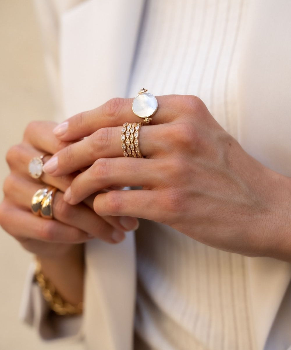 Orphée bijoux Bague de forme ronde en nacre blanche et en plaqué or 3 microns 750/1000