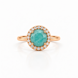 Bague Alba Orphée Bijoux en amazonite bleu turquoise facettée, halo de zircons blancs et plaqué or 18 carats champagne, vue de face.