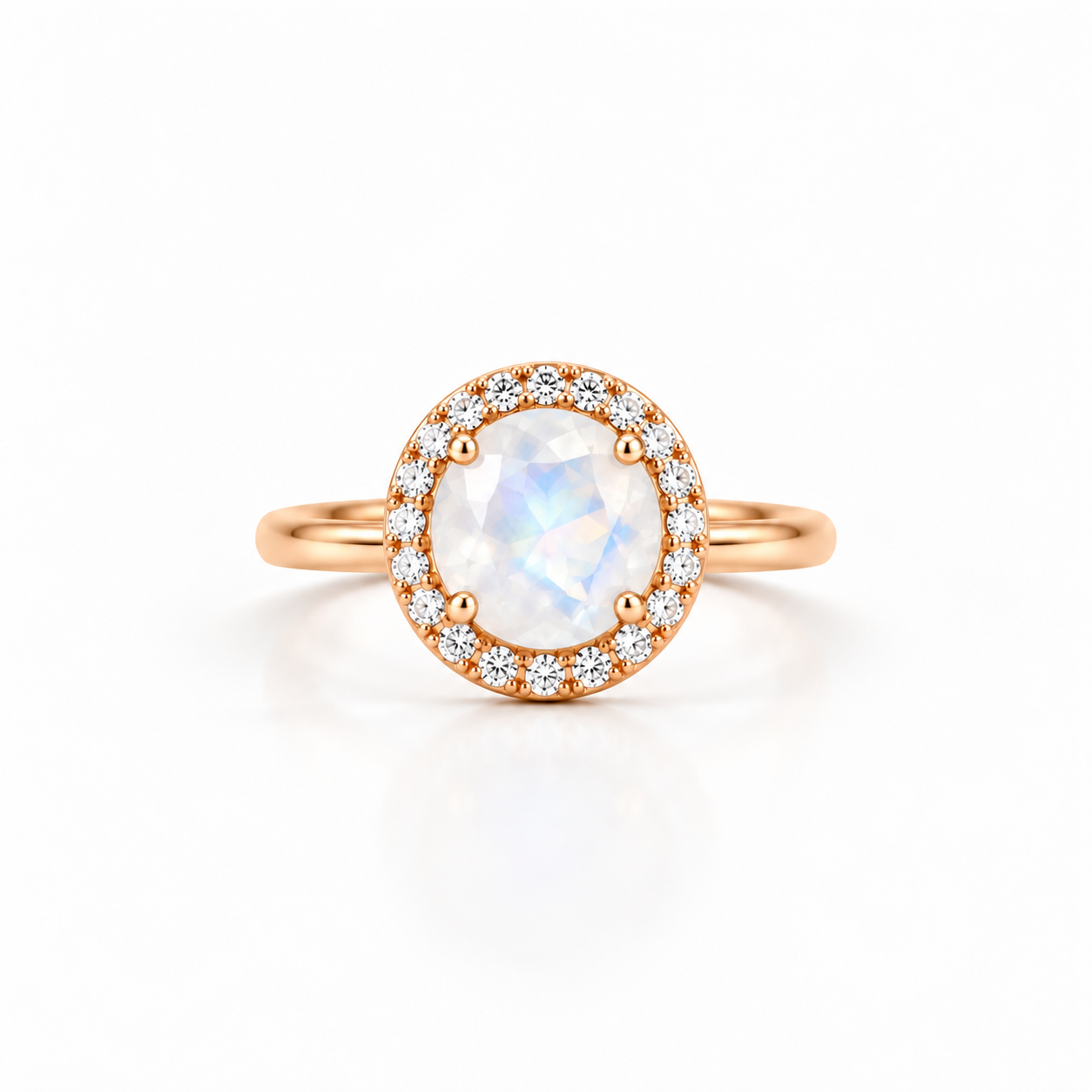 Bague Alba Orphée Bijoux en pierre de lune aux reflets bleutés, entourée de zircons blancs, plaqué or 18 carats champagne, vue de face.