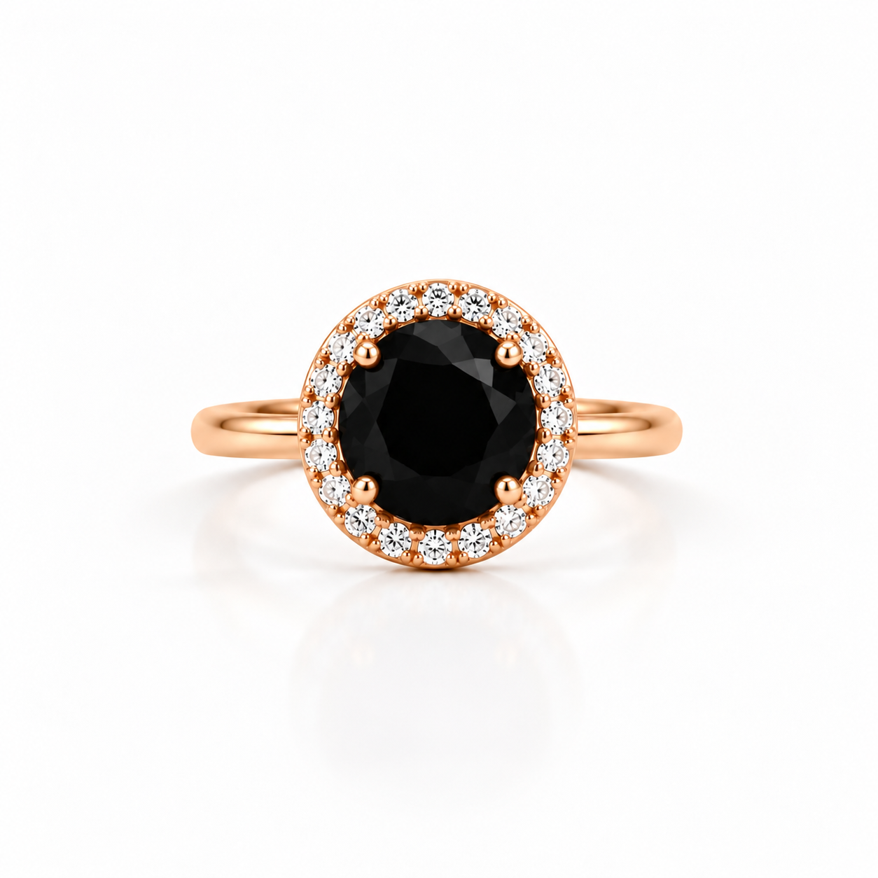 Bague Alba Orphée Bijoux en onyx noir facetté, sertissage entouré de zircons blancs, plaqué or 18 carats champagne, vue de face.
