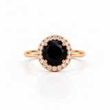 Bague Alba Orphée Bijoux en onyx noir facetté, sertissage entouré de zircons blancs, plaqué or 18 carats champagne, vue de face.