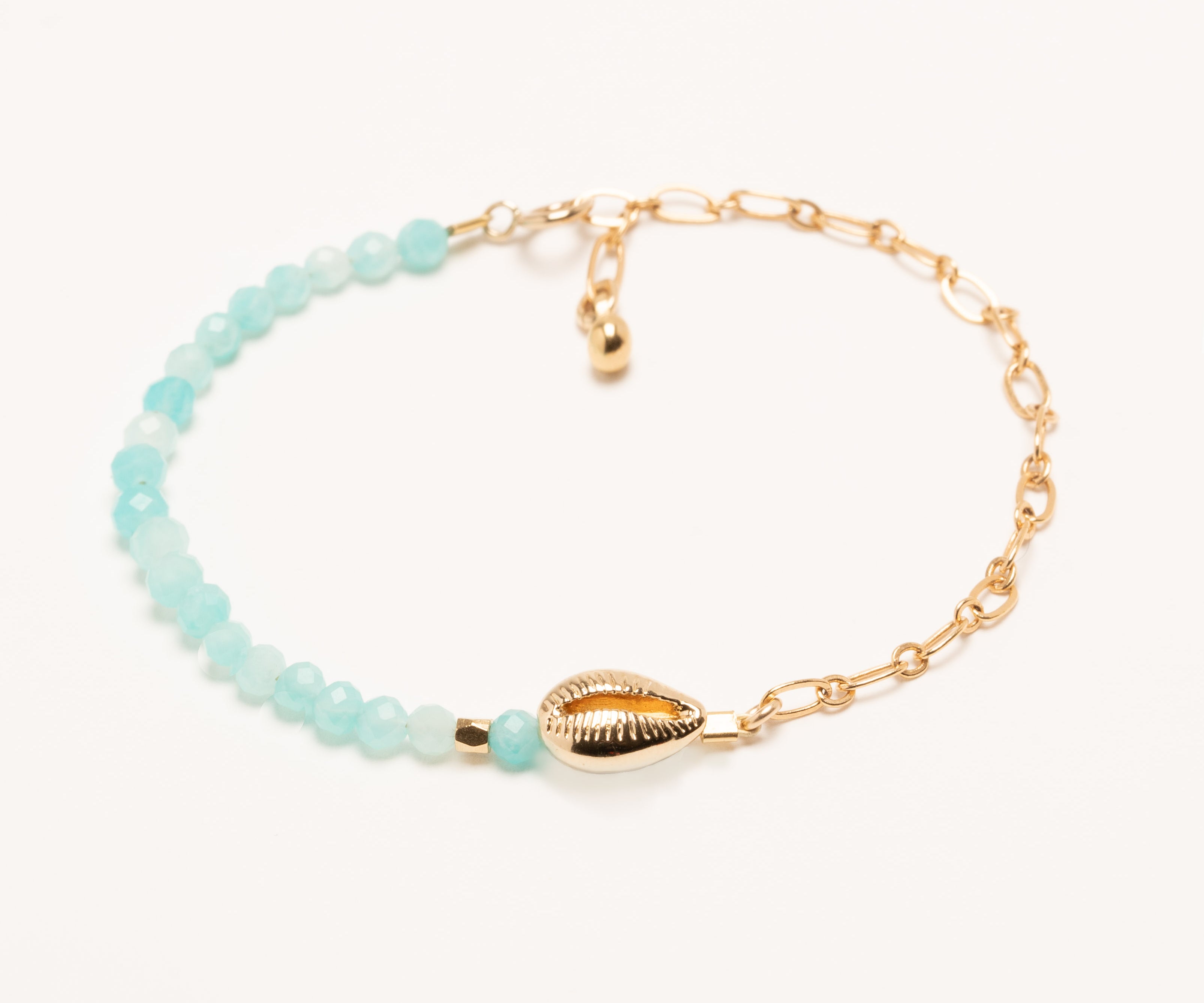 bracelet réglable pierre fine naturelle amazonite petit coquillage doré chaine gourmette à ajuster sur poignet, convient à toutes les tailles de poignets. bracelet estival turquoise soleil été cauri 