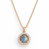 Collier en plaqué or champagne avec pendentif oblong facetté en onyx noir serti de zircon naturel.