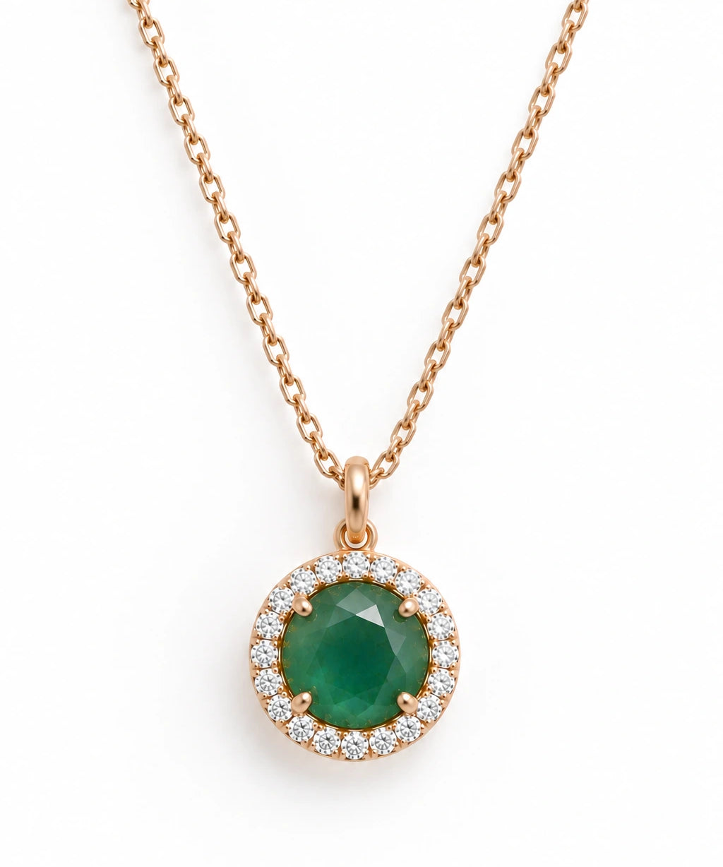 Collier en plaqué or champagne avec pendentif oblong facetté en onyx vert serti de zircon naturel.