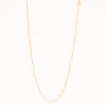 collier ras de cou réglable de 40 à 45 cm, chaine rosaire, perles rose poudré à facettes plaqué or doré  chainette de rallonge. collier fin et délicat, bijou unique cadeau sympa et pas cher. 