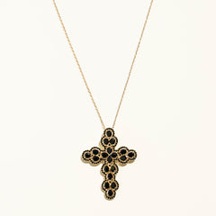 Collier en forme de croix en plaqué or serti de labradorites, et diamants, modèle Joséphine signé Orphée Bijoux. le collier d'une reine, sur chaine de 45 cm. beliere non visible, la croix parait en levitation. Bijoux croix christ religieux religion catho catholique chrétien