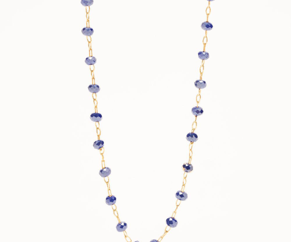 collier ras de cou réglable de 40 à 45 cm, chaine rosaire, perles bleues à facettes plaqué or doré  chainette de rallonge. collier fin et délicat, bijou unique cadeau sympa et pas cher. 