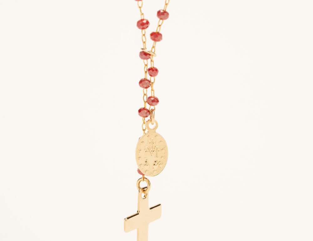 collier sautoir perles rouges couleur mode tendance pendentif croix vierge 