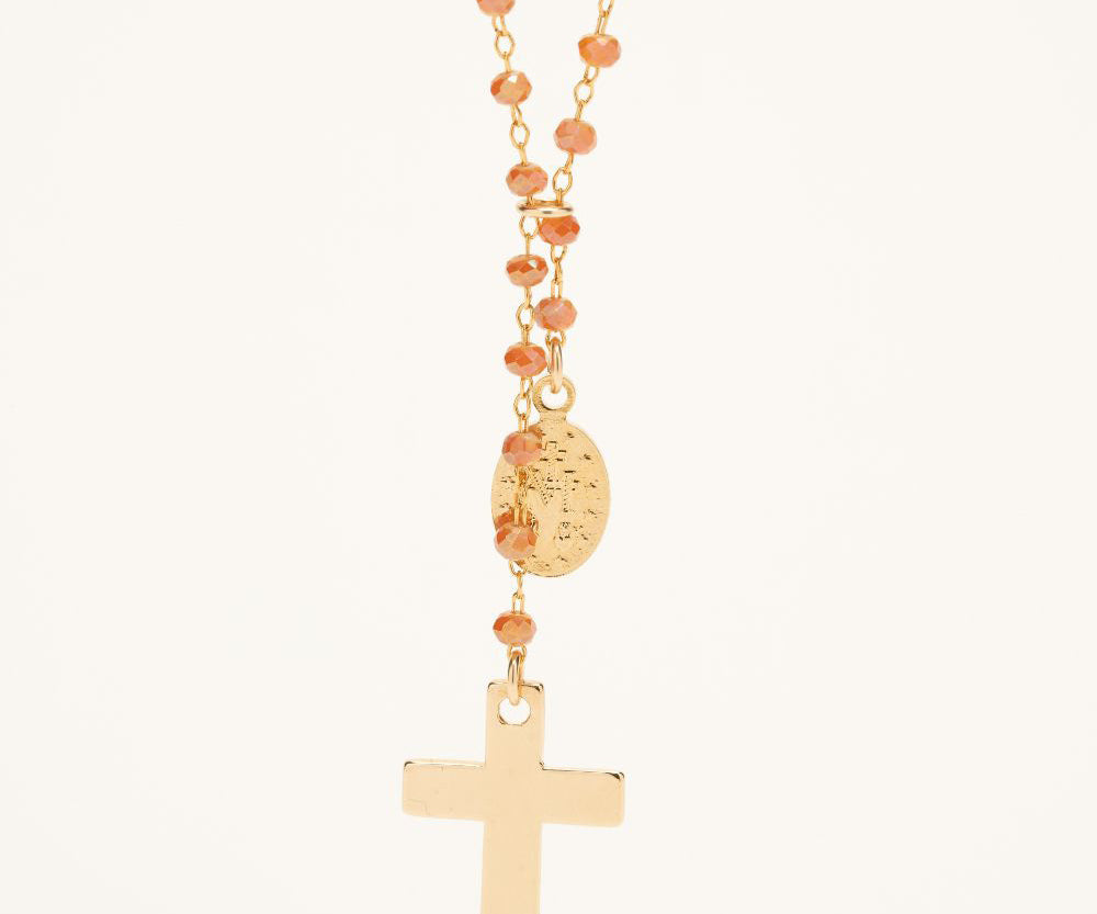 collier sautoir perles couleur orange terracota mode tendance pendentif croix vierge 