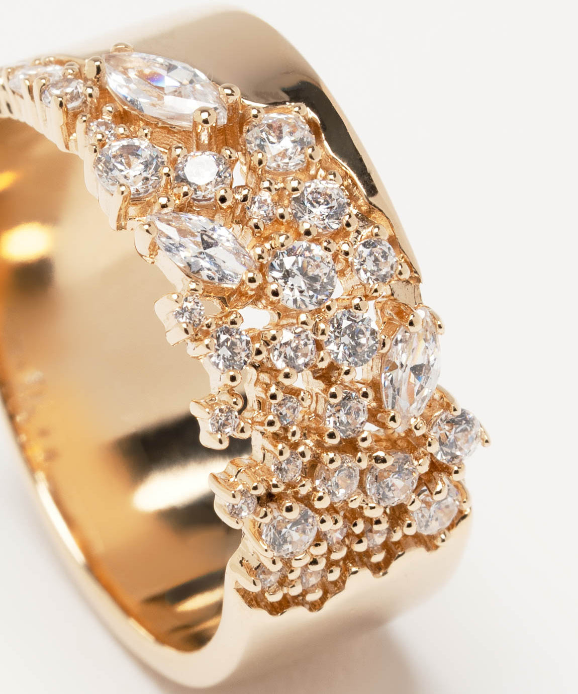 Orphée bijoux Bague large avec une constellation d'oxydes de zirconiums blancs étincelants, en plaqué or 3 microns 750/1000