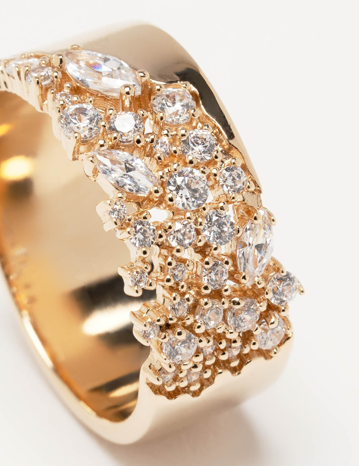 Orphée bijoux Bague large avec une constellation d'oxydes de zirconiums blancs étincelants, en plaqué or 3 microns 750/1000