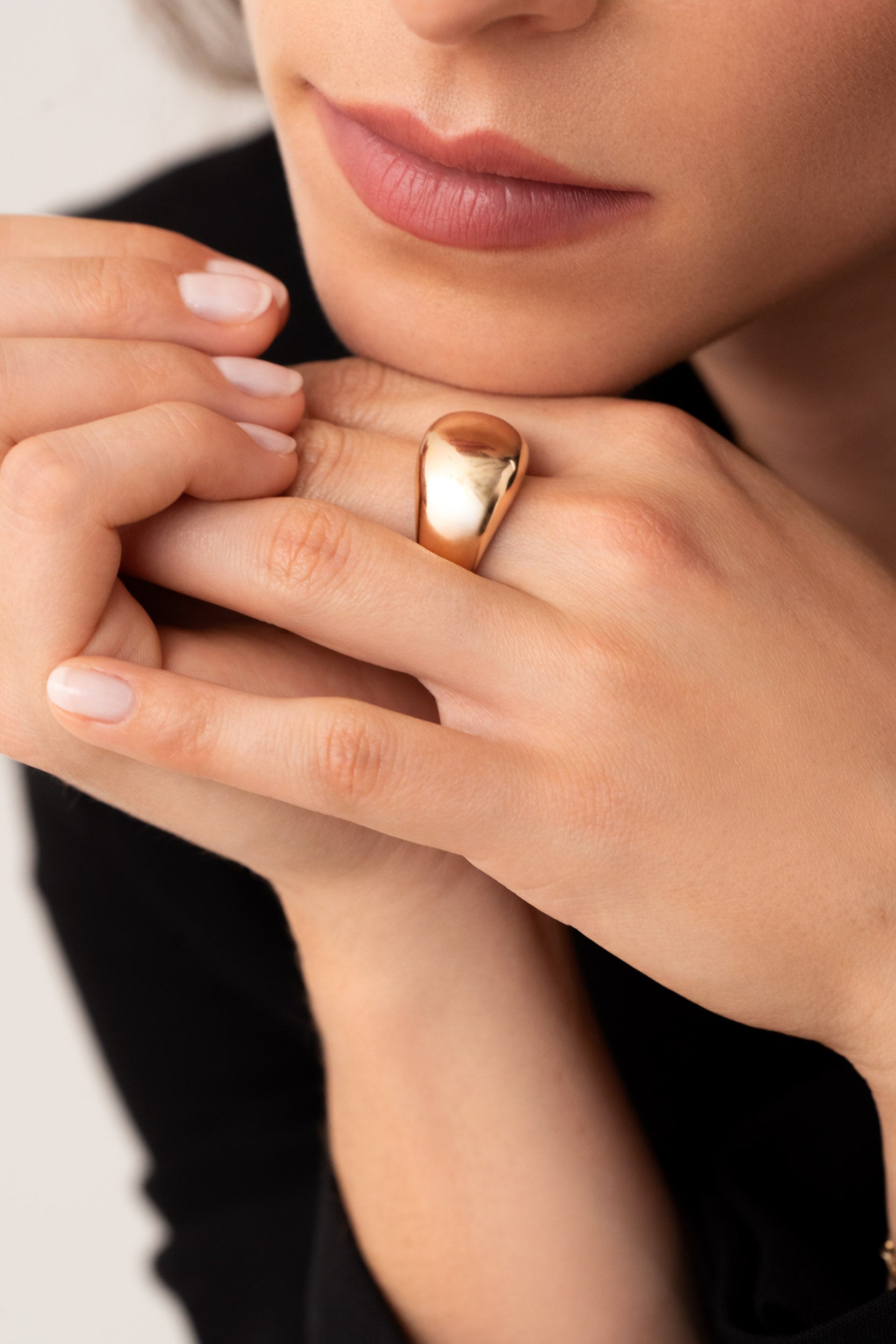 Bague Gisèle - Orphée Bijoux - Bague épaisse dorée - bague chevalière - bague jonc - must have - dorée - plaqué or - 3 microns 750/1000 - Bague Généreuse