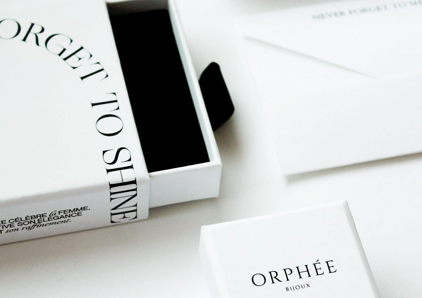 Orphée bijoux ensemble de packaging et boîtes. Grande boîte, petite boîte pour ranger et conserver un ou plusieurs bijoux. Tous les bijoux Orphée sont accompagnés d'un certificat d'authenticité.