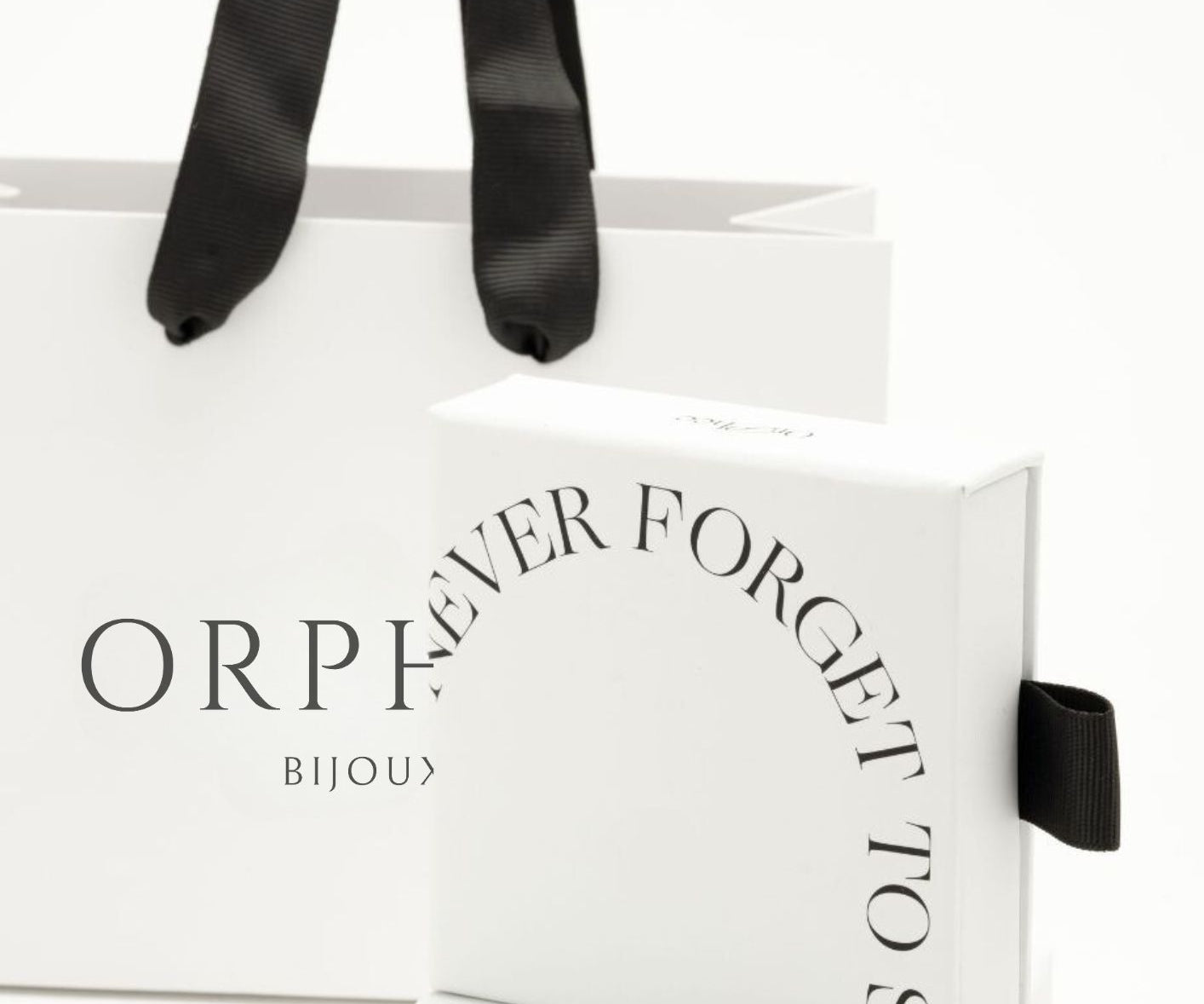 Orphée bijoux ensemble de packaging et boîtes. Grande boîte, petite boîte pour ranger et conserver un ou plusieurs bijoux. Tous les bijoux Orphée sont accompagnés d'un certificat d'authenticité.