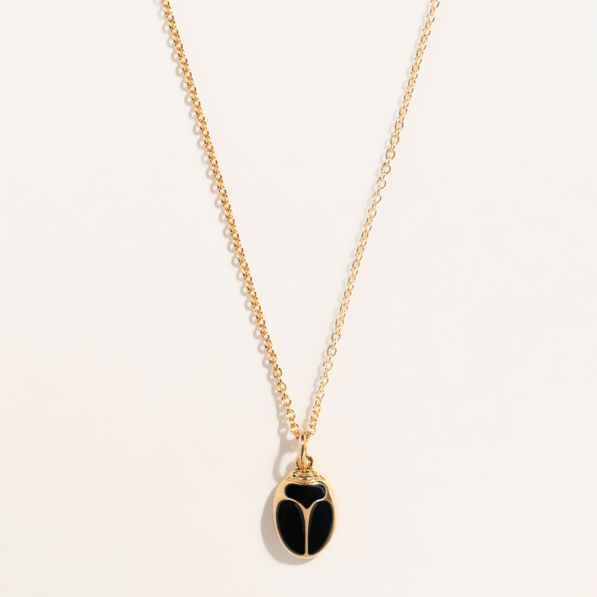 Collier pendentif SCARABÉE en Pierres fines et chaines Symbole