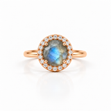 Bague Alba Orphée Bijoux en labradorite gris-bleu aux reflets irisés, halo de zircons blancs, plaqué or 18 carats champagne, vue de face.