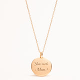 collier chaine doré médaille ronde bombée gravée gravure you rock mum, tu déchires maman, maman tendance maman rock n roll cadeau fete des meres, noel cadeau maman tendresse possibilité personnalisation gravure au choix faire plaisir à sa maman mere 