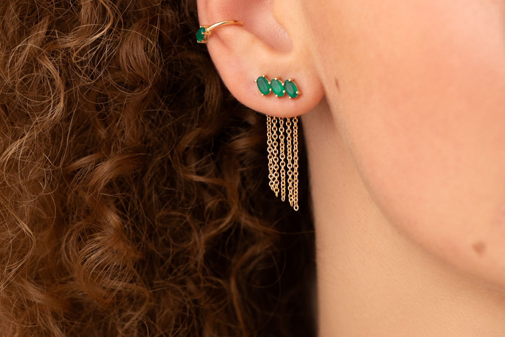 boucle d'oreille verte grimpeur 3 pierres onyx vert avec frange de chaine dorée amovible 5 rangs